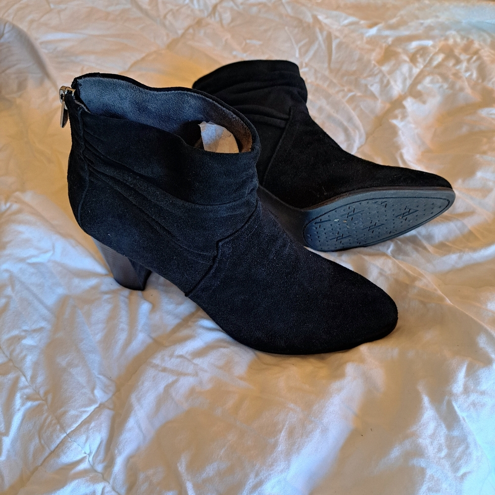 Adrienne Vittadini Suede Boots